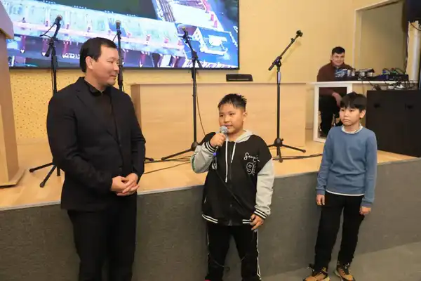 Аким области посетил комфортную школу на 2000 мест в микрорайоне Есет батыр (2)