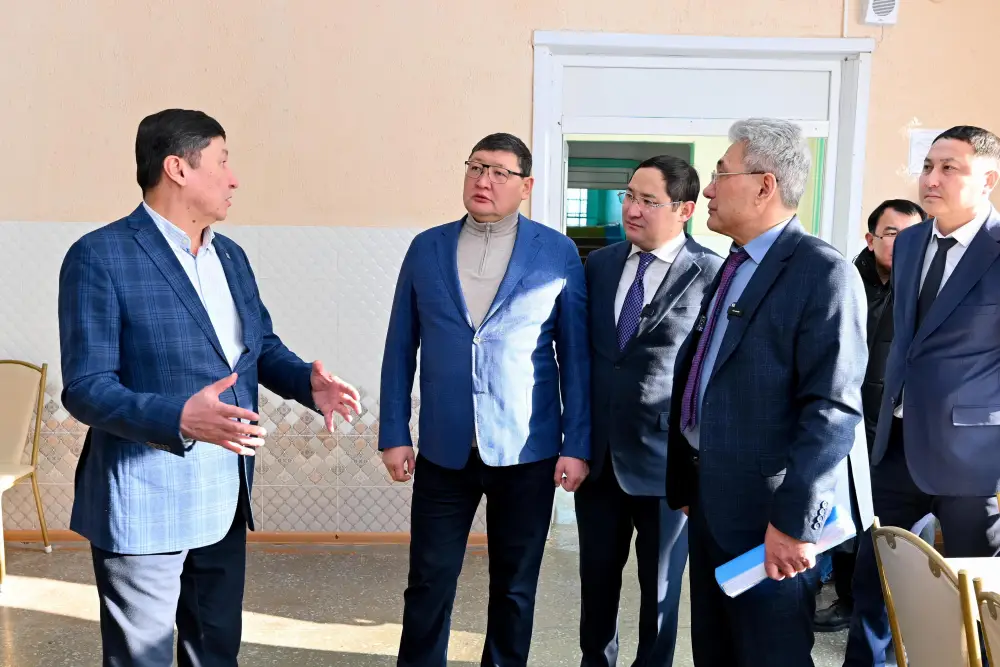 Аким области посетил Глуховскую среднюю школу в Бескарагае (5)