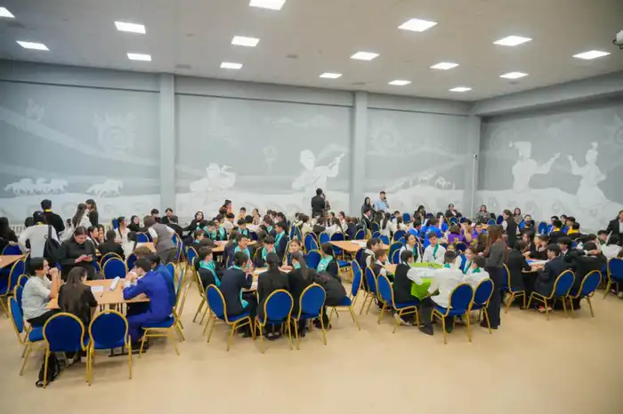 «Закон и порядок»: конкурс по правовой грамотности провели среди столичных школьников (9)