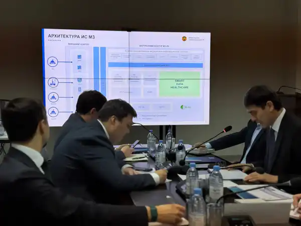 В рамках реализации поручений Главы государства и мероприятий Года цифровизации и IT Заместитель Премьер-министра - министр искусственного интеллекта и цифрового развития Жаслан Мадиев провел рабочее совещание, посвященное цифровой трансформации системы здравоохранения (3)