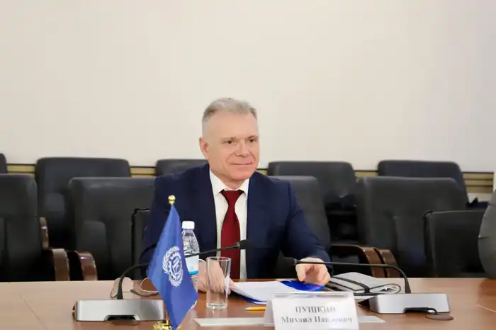 В. Шегай встретилась с представителем МОТ М. Пушкиным (5)