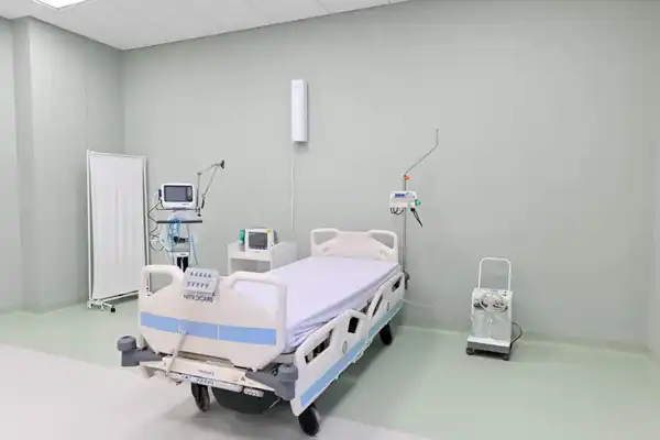 Аким области посетил нефрологический центр в Семее (8)