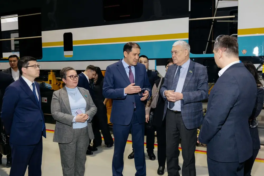 Депутаты Сената и представители профильных министерств ознакомились с производством пассажирских вагонов в Астане (3)
