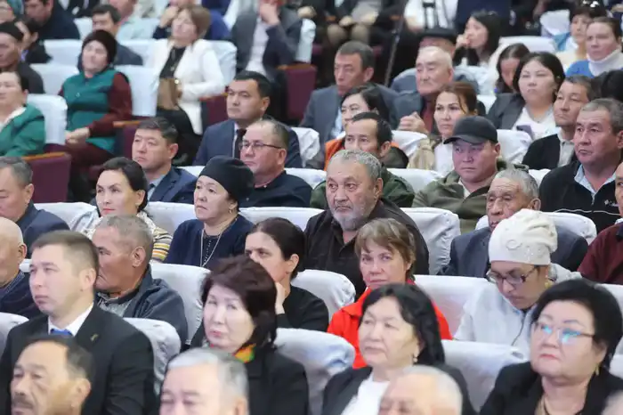 Ербол Карашукеев встретился с жителями Байзакского района (5)