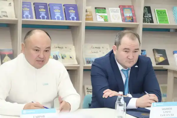 В Усть-Каменогорске депутат Мажилиса Ерлан Саиров встретился с представителями интеллигенции (4)