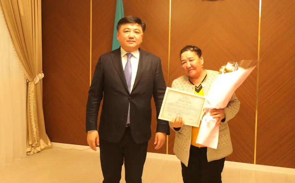 Награждены работники коммунальных учреждений (8)