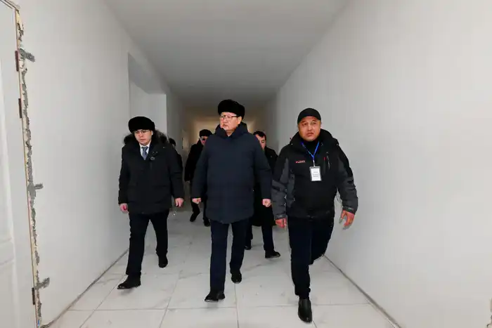 Аким области посетил недостроенные объекты в Абайском районе (7)