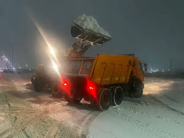 Более 3 000 дорожных рабочих и около 2 000 единиц спецтехники заняты в снегоуборочных работах в Астане (5)