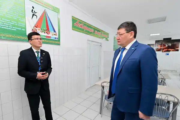 Аким области посетил лицей для одаренных детей в Семее (8)