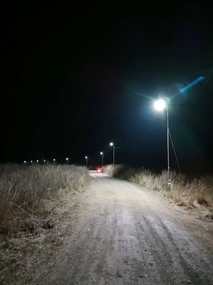 В Аксуатском районе ведутся работы по уличному освещению (3)