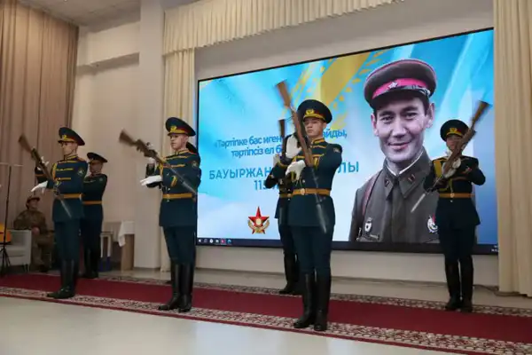 Национальная гвардия и столичная школа почтили память героя (2)