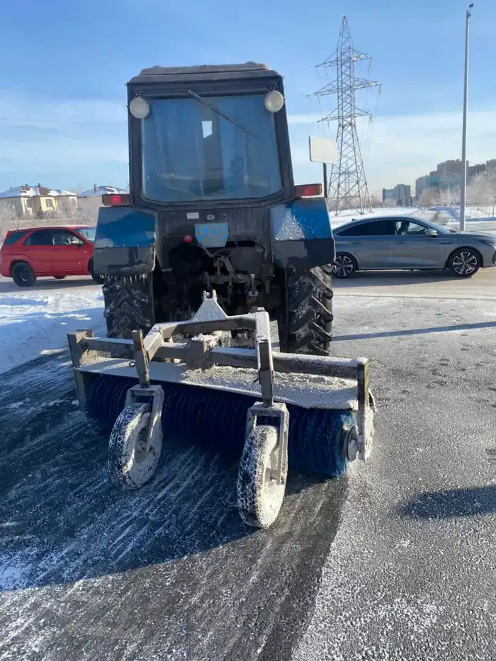 Более 1 100 единиц спецтехники вывели на уборку снега в Астане (10)