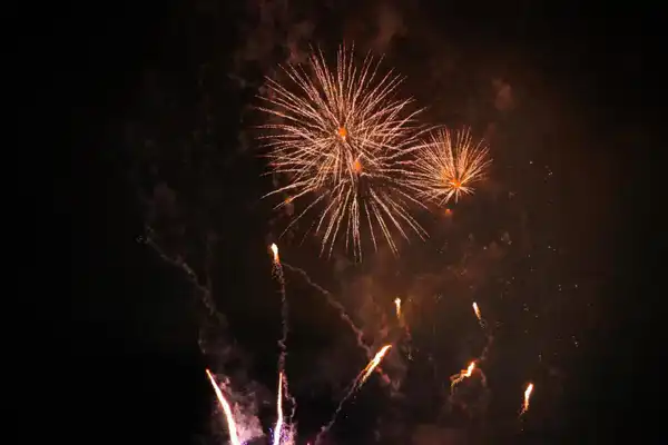 Новогодние салюты в Астане запустили в двух местах (9)