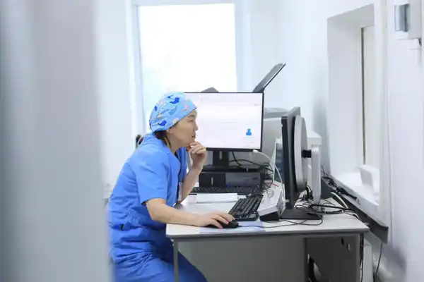 В больнице Актобе запустили новый КТ и мобильную С-дугу для экстренной помощи (2)