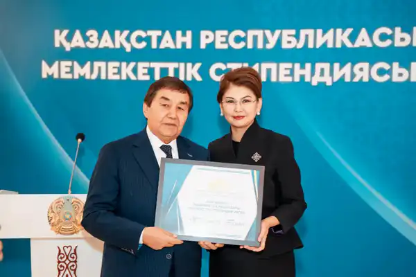 Деятелям культуры вручили государственные стипендии в Астане (3)