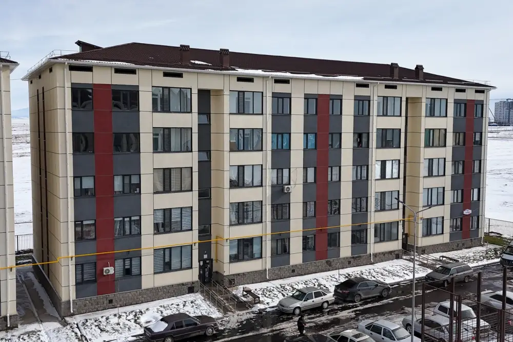 В МИКРОРАЙОНЕ «ТҰРАН» 24 СЕМЬИ ПОЛУЧИЛИ АРЕНДНОЕ ЖИЛЬЁ (10)