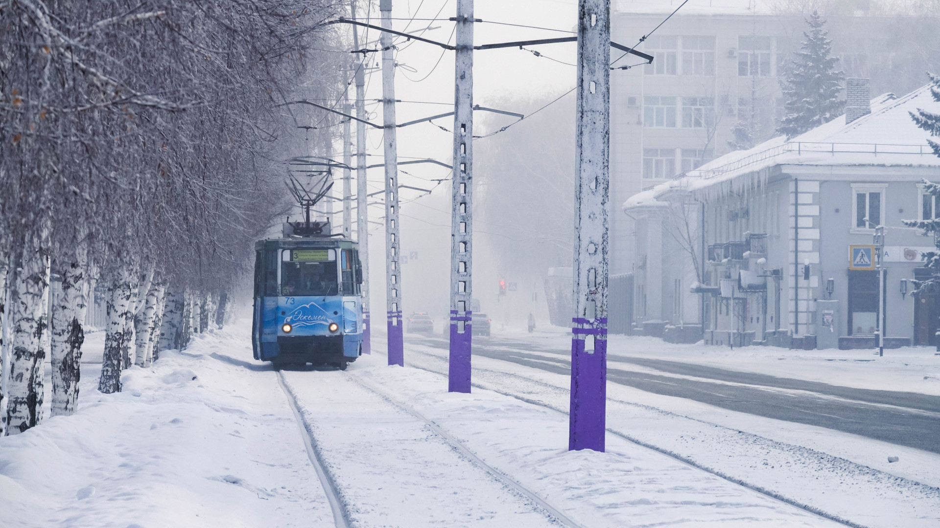Трамвай едет по улице, Усть-Каменогорск