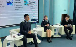 Школьники Астаны провели открытое интервью с прокурорами о юридических профессиях