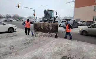 Акимат Астаны призывает горожан к осторожности на дорогах в условиях сильного снегопада