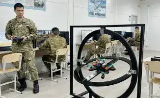 В военном вузе Минобороны открыта школа для подготовки специалистов в области управления БПЛА, что отражает растущий интерес к технологиям беспилотников в образовательной системе.