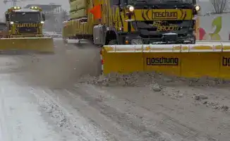 Алматы очищает свои улицы от снежного покрова: 11 250 кубометров зимней пелены вывезено за три дня