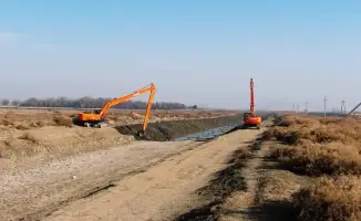 Механизированная очистка магистральных каналов в Туркестанской области: первый случай за 40 лет