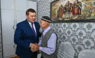 Поздравление ветерана подчеркивает важность сохранения исторической памяти в регионе