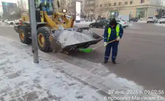 Более 1 100 единиц спецтехники задействовано в снегоуборочных работах в Астане