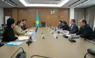 Ерлан Сарсембаев и Джерен Гюрес обсудили инициативы для женщин в Казахстане