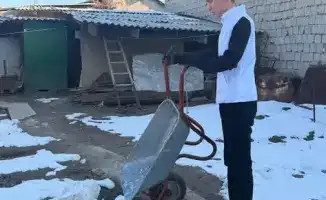 В Туркестане волонтеры оказывают поддержку пожилым людям в рамках программы по улучшению экологической культуры