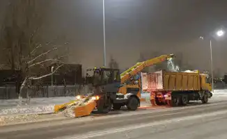 Астана в снежном плену: за ночь вывезли целую гору снега!