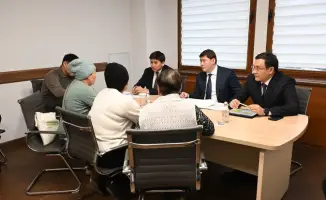 Алмасхан Сматлаев провел личный прием граждан в Алматы, обсуждая вопросы ЖКХ и благоустройства