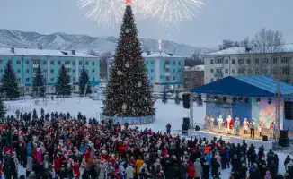 Новогодний праздник в Риддере артисты фейерверки