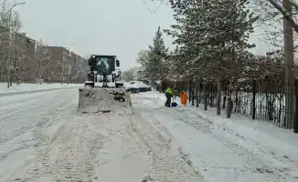 Снежная армия Астаны: более 3000 дорожных бойцов и 1675 единиц техники очищают улицы от зимних метелей