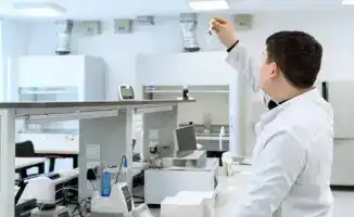 Изменения в здравоохранении 2025 новые поликлиники искусственный интеллект обучение врачей