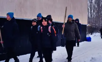 Участие 6903 школьников в волонтерской акции по очистке снега: влияние на общественное сознание и заботу о городе