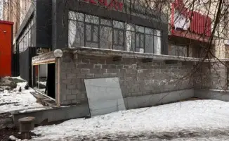 Снос незаконной пристройки в Алматы: соблюдение правопорядка и борьба с самостроем