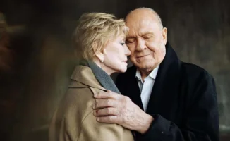 Дочь Веры Алентовой и телеведущая Юлия Меньшова обратились к поклонникам после похорон актрисы