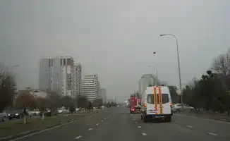 Водители в Шымкенте в целом уступают дорогу спецтранспорту, но задержки могут иметь опасные последствия