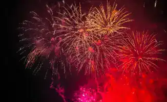 Небо Астаны озарилось фейерверками: два сердца города встретились в новогоднем салюте