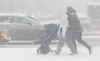 Штормовое предупреждение: Казахстан охвачен гололёдом, туманом и метелями