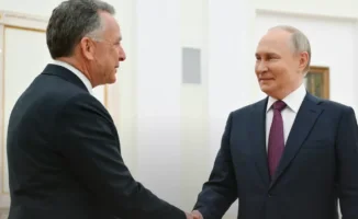 Президент России Владимир Путин провел более трех часов переговоров со специальным посланником США Стивом Уиткоффом в Москве.