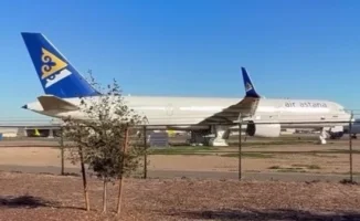 Неожиданная находка: казахстанский самолёт в Финиксе вызывает интерес у местных жителей и путешественников