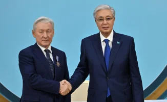 Токаев наградил активистов: кто стал героем курултая?