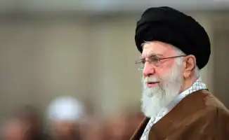 Иранская буря: Хаменеи угрожает Трампу свержением, как ветер, готовый сорвать крыши