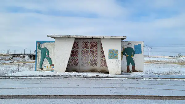 Советская остановка с барельефами, село Павловка, Акмолинская область.