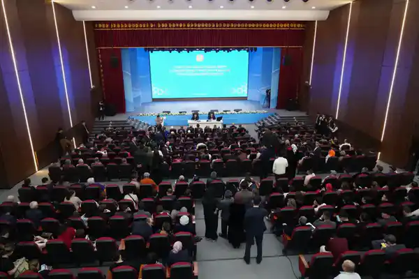 АКИМ ТУРКЕСТАНСКОЙ ОБЛАСТИ ПРОВЕЛ 7-ЧАСОВУЮ ВСТРЕЧУ С НАСЕЛЕНИЕМ И ВЫСЛУШАЛ ОБРАЩЕНИЯ ГРАЖДАН (3)