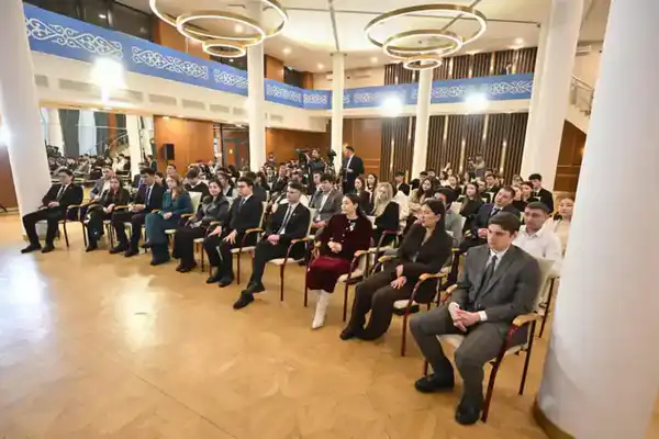 Председатель Сената Парламента Маулен Ашимбаев на встречах с жителями ВКО разъяснил значение новой Конституции (9)