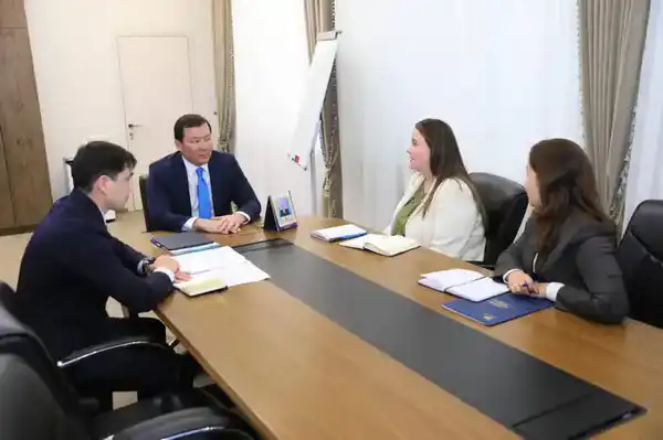 Асхат Шахаров встретился с представителем Посольства Великобритании (3)