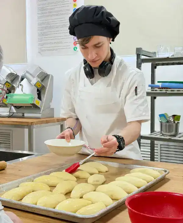 Инклюзия в действии: в Карагандинской области подростки с особыми потребностями осваивают профессию кондитера (6)